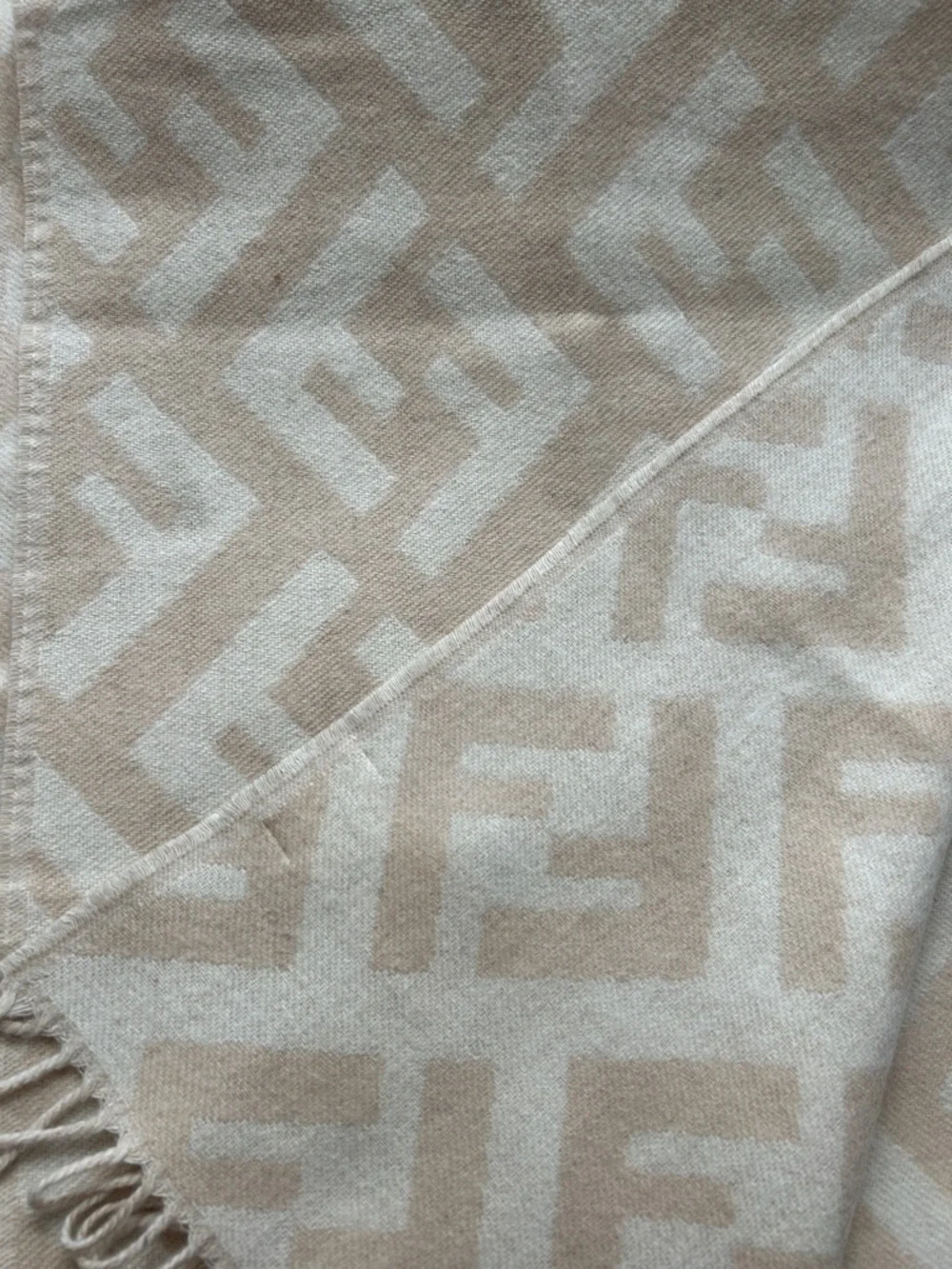 7031. Fendi 100% Cashmere Beige & Ivory Logo Fringe Scarf/Wrap - Picture 9 of 11